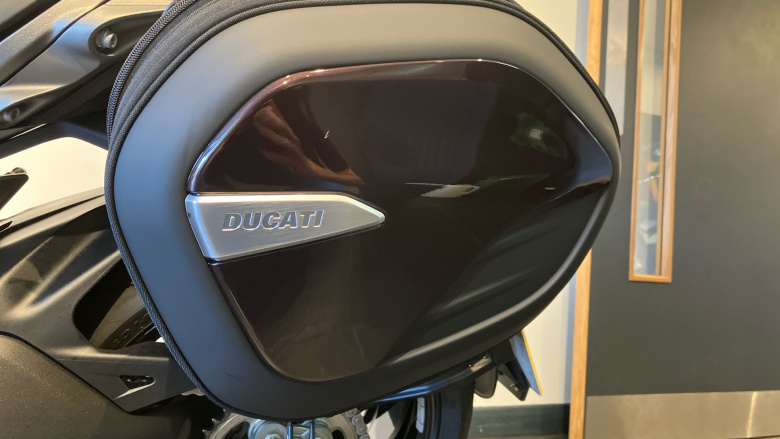Ducati X Diavel V4 Burning Red (25MY)